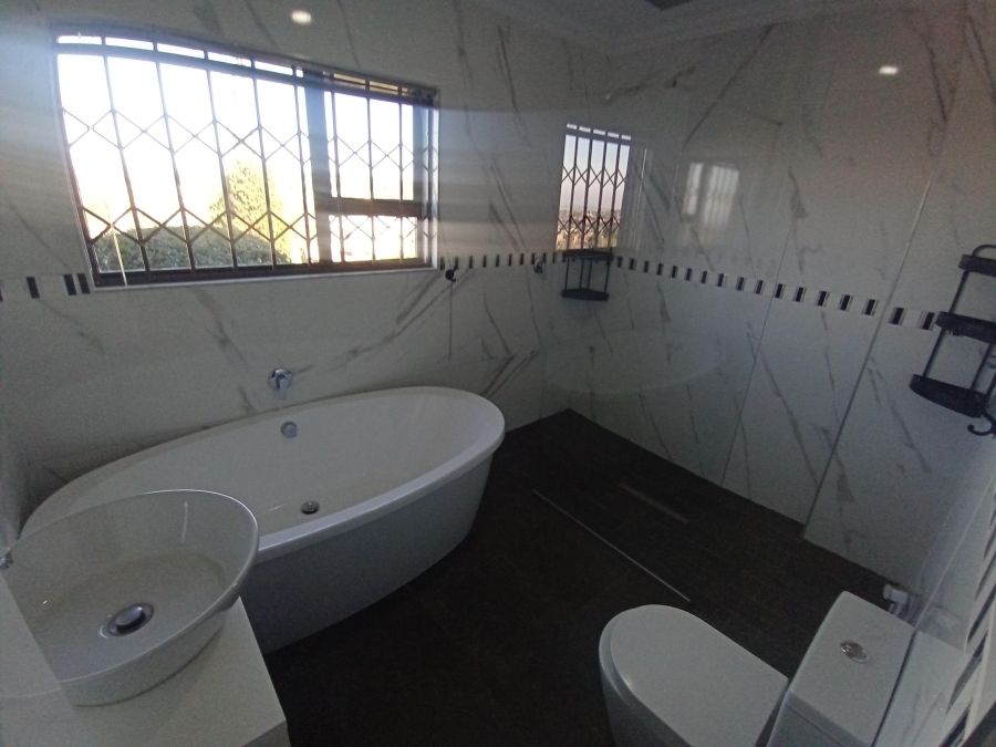 4 Bedroom Property for Sale in Bassonia Gauteng
