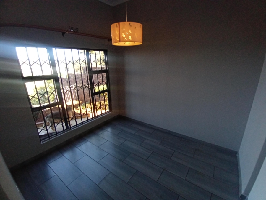 4 Bedroom Property for Sale in Bassonia Gauteng