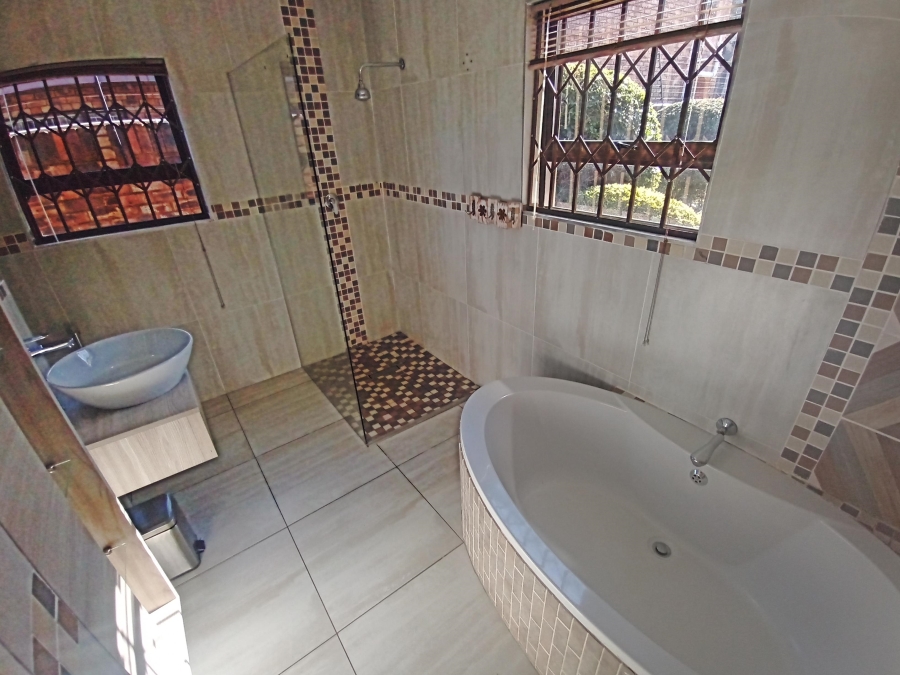 4 Bedroom Property for Sale in Bassonia Gauteng