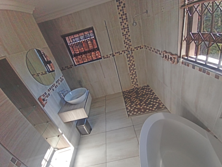 4 Bedroom Property for Sale in Bassonia Gauteng