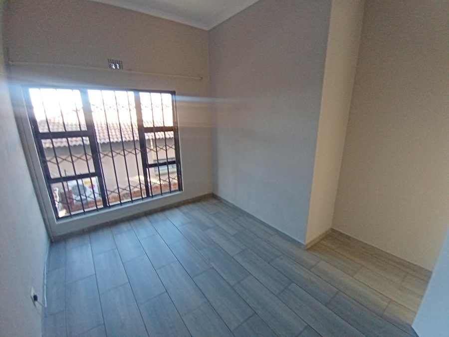 4 Bedroom Property for Sale in Bassonia Gauteng
