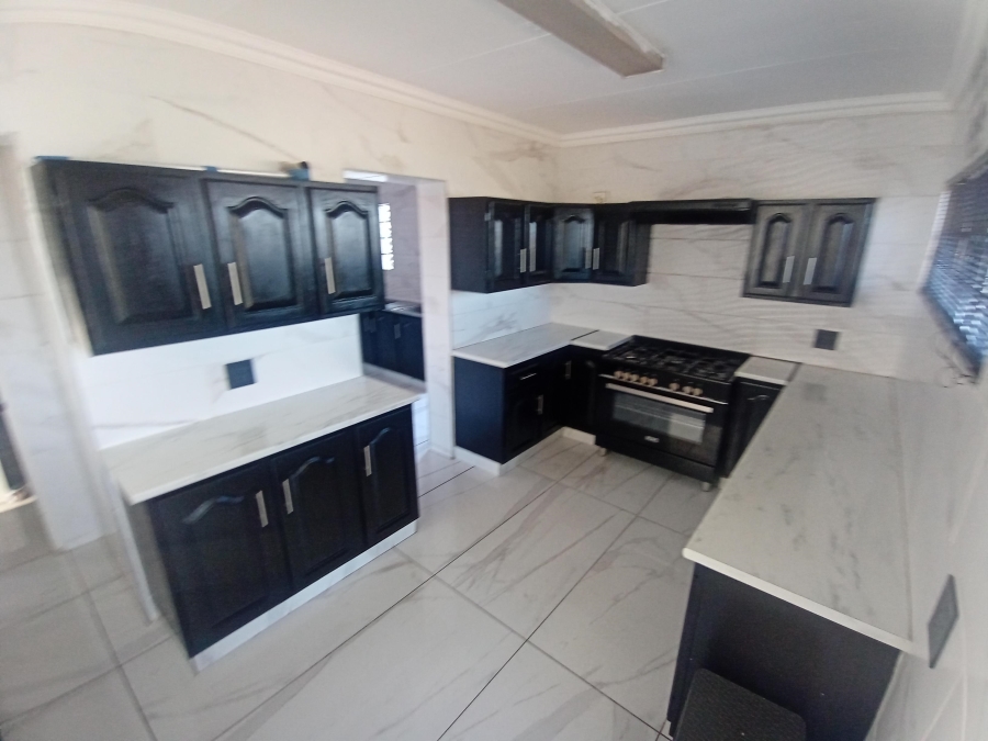 4 Bedroom Property for Sale in Bassonia Gauteng