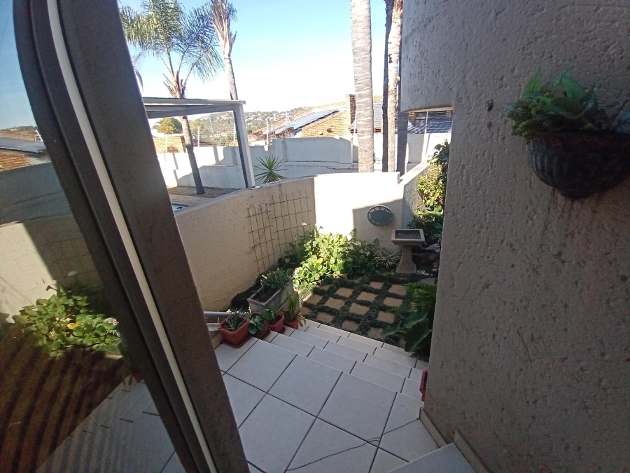 4 Bedroom Property for Sale in Bassonia Gauteng