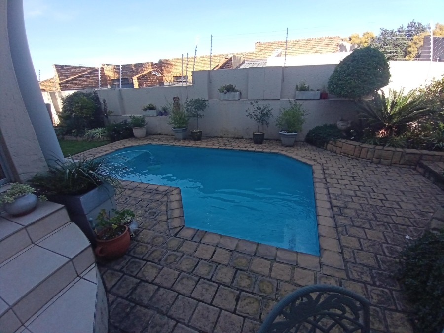4 Bedroom Property for Sale in Bassonia Gauteng