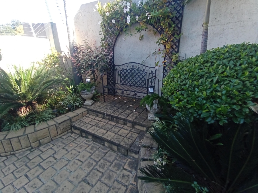 4 Bedroom Property for Sale in Bassonia Gauteng