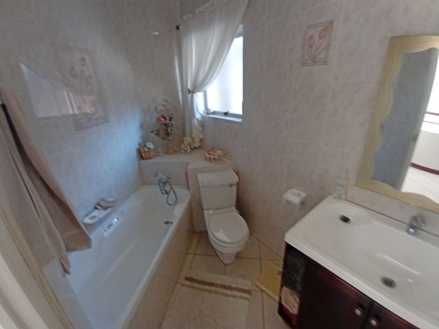 4 Bedroom Property for Sale in Bassonia Gauteng