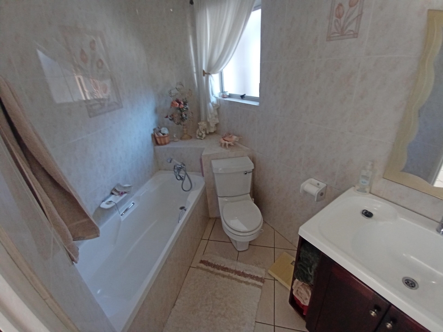 4 Bedroom Property for Sale in Bassonia Gauteng