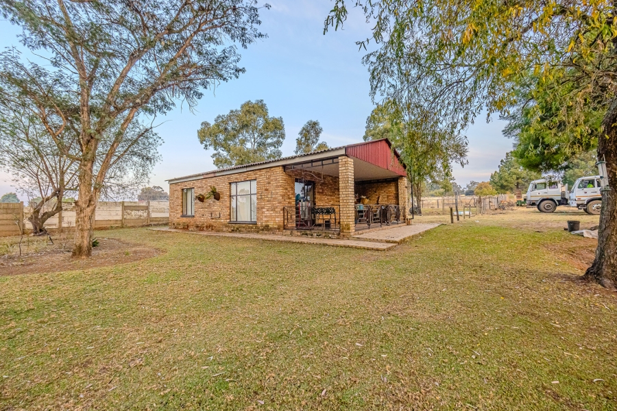3 Bedroom Property for Sale in Loumarina A H Gauteng