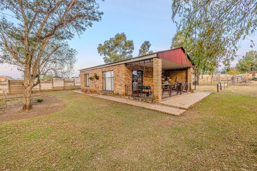 3 Bedroom Property for Sale in Loumarina A H Gauteng