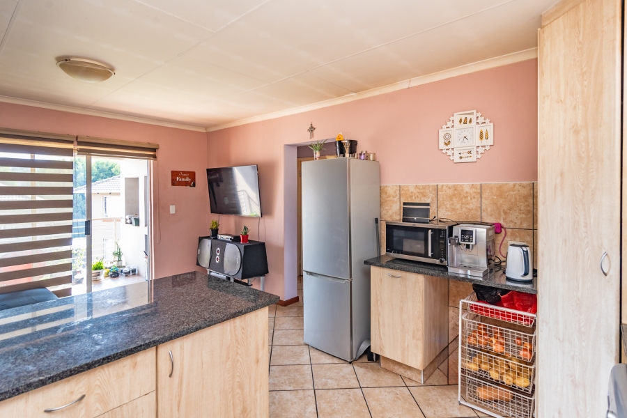 2 Bedroom Property for Sale in Florida Glen Gauteng