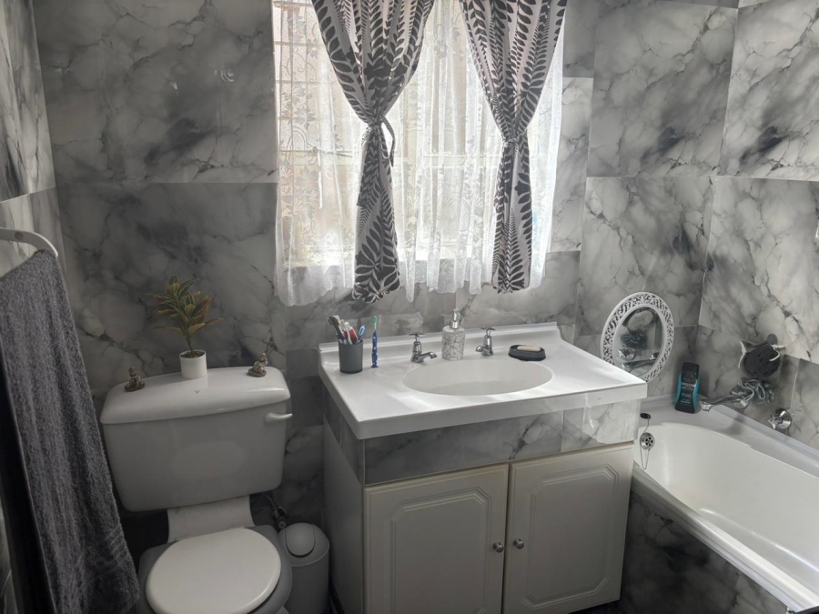 2 Bedroom Property for Sale in South Crest Gauteng
