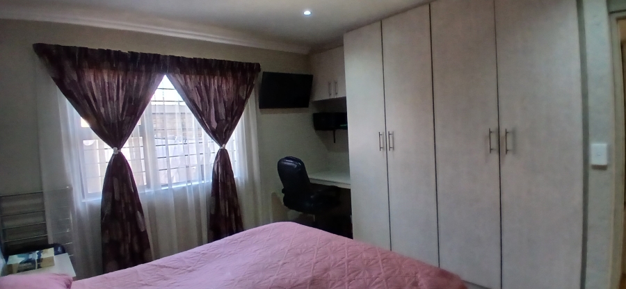 2 Bedroom Property for Sale in New Redruth Gauteng