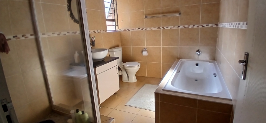 2 Bedroom Property for Sale in New Redruth Gauteng