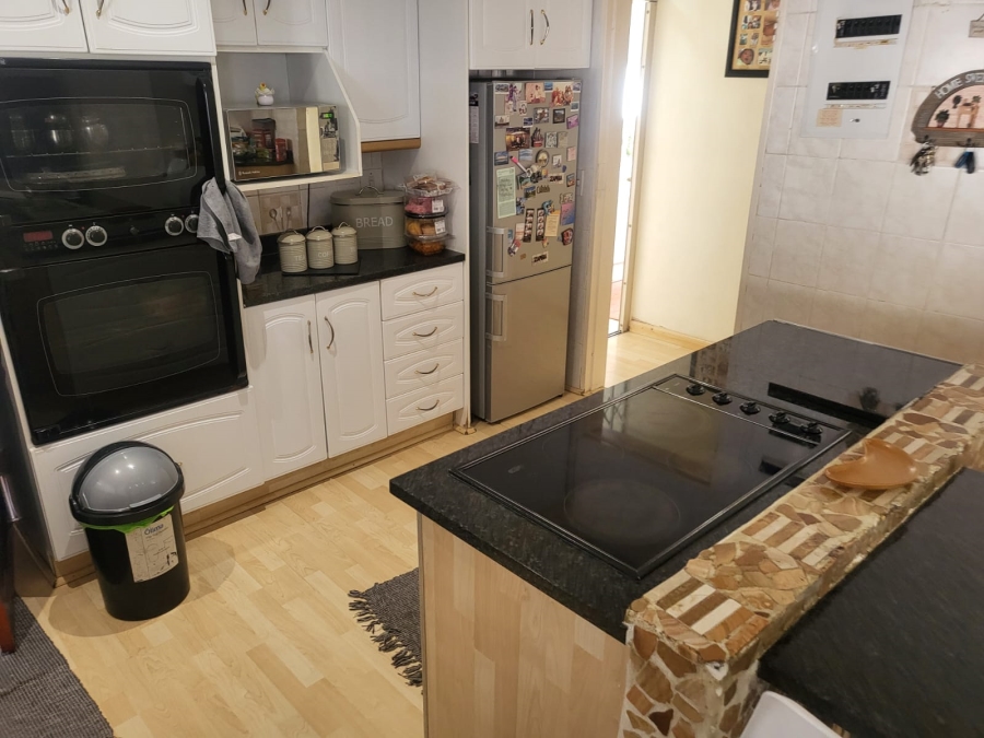 4 Bedroom Property for Sale in Ridgeway Gauteng