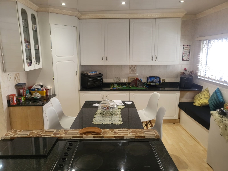 4 Bedroom Property for Sale in Ridgeway Gauteng