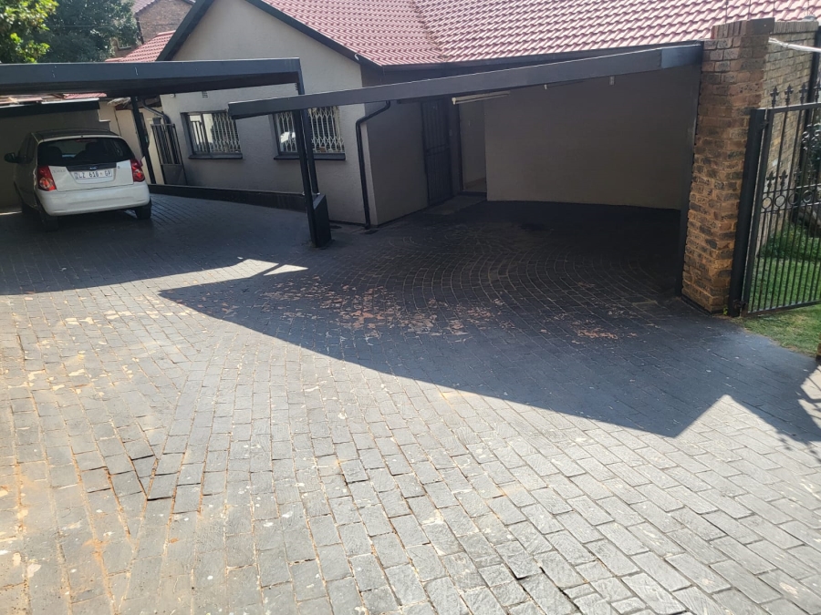4 Bedroom Property for Sale in Ridgeway Gauteng