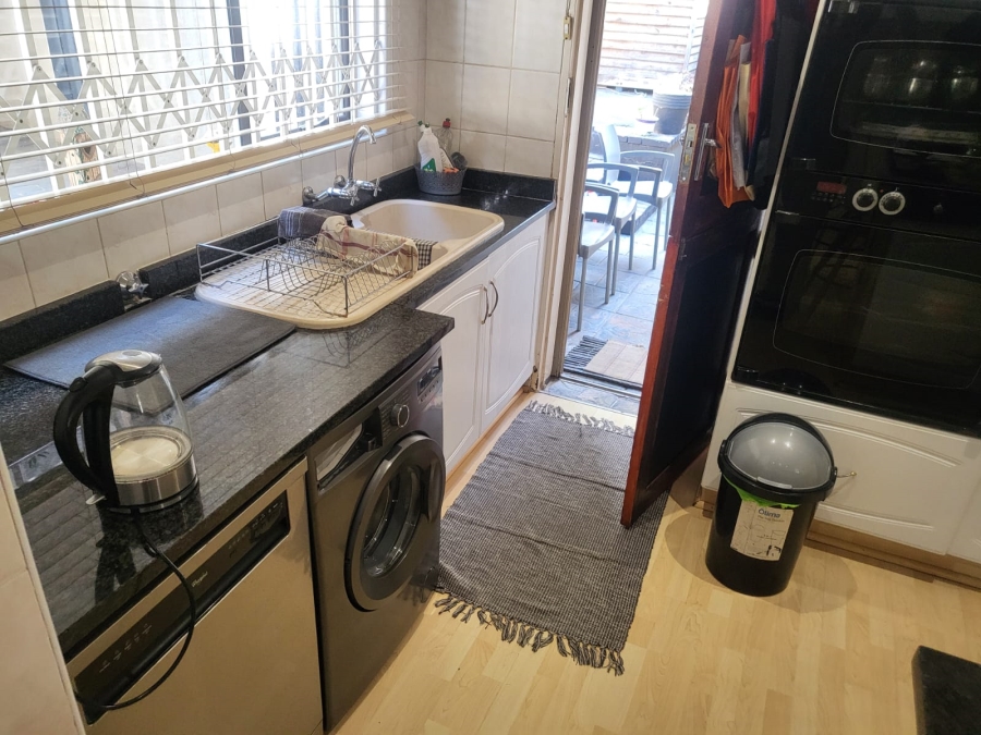 4 Bedroom Property for Sale in Ridgeway Gauteng