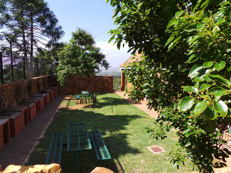 2 Bedroom Property for Sale in La Montagne Gauteng