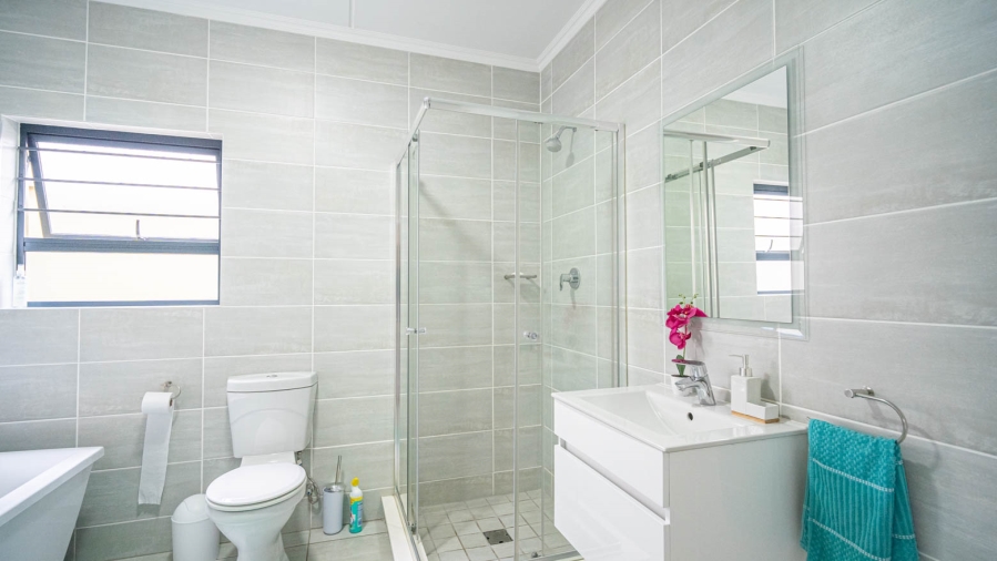 To Let 2 Bedroom Property for Rent in Waterfall Gauteng