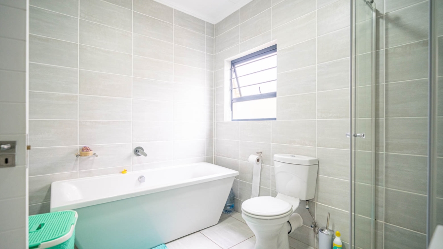 To Let 2 Bedroom Property for Rent in Waterfall Gauteng