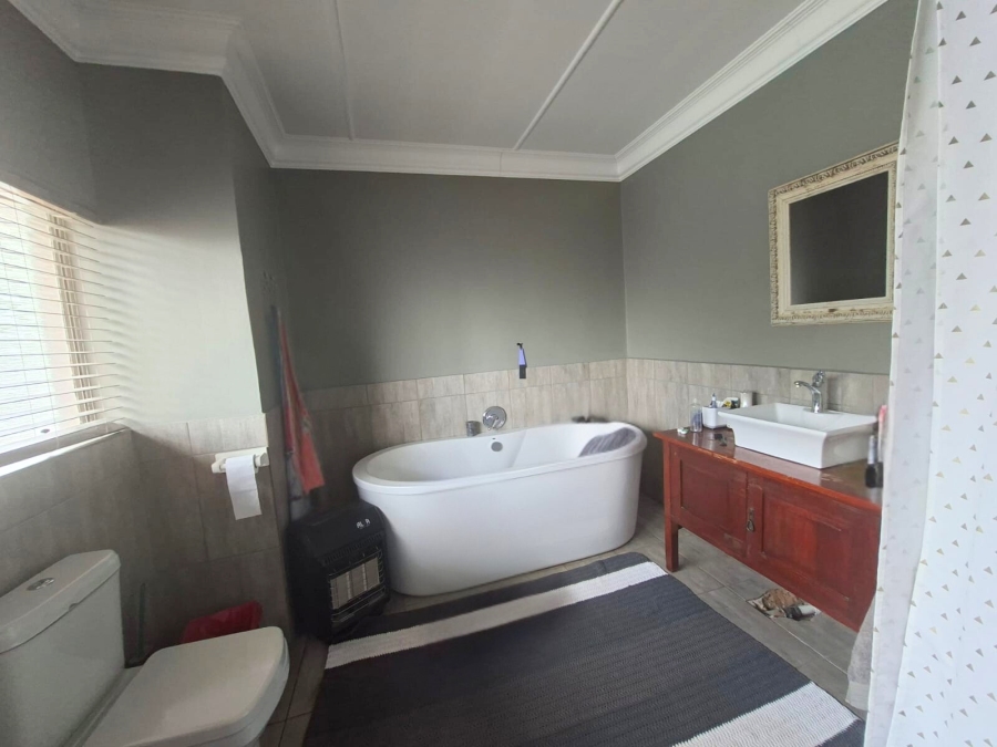 4 Bedroom Property for Sale in Meyerton Central Gauteng