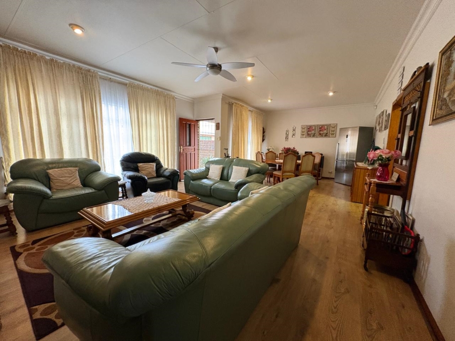 2 Bedroom Property for Sale in Three Rivers East Gauteng