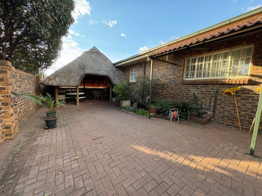 2 Bedroom Property for Sale in Three Rivers East Gauteng