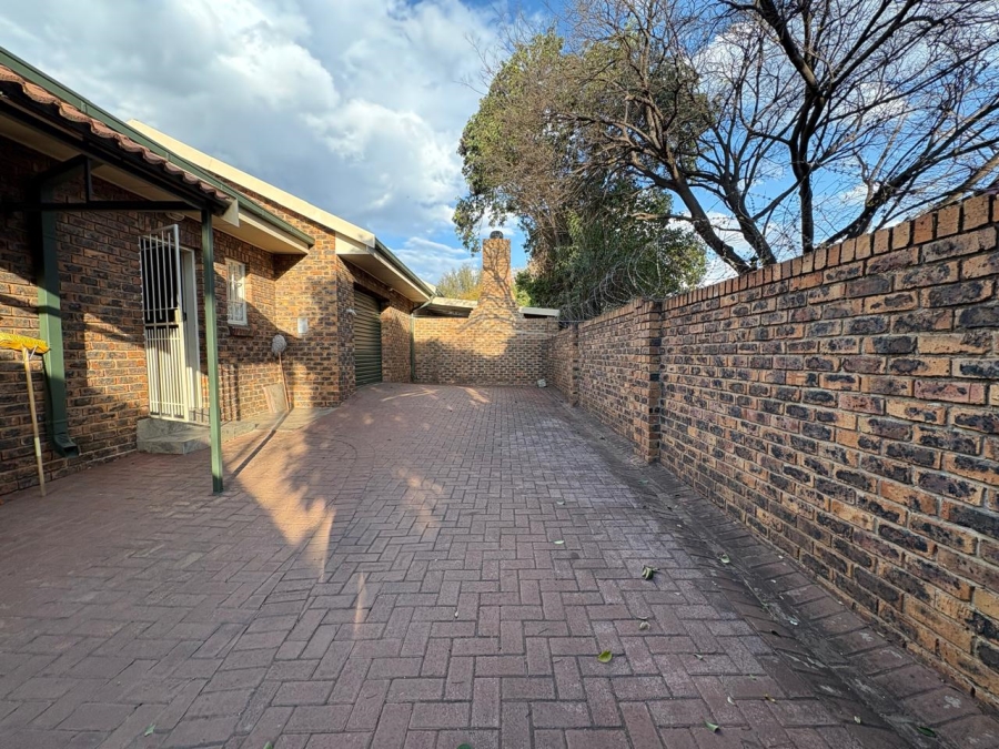 2 Bedroom Property for Sale in Three Rivers East Gauteng