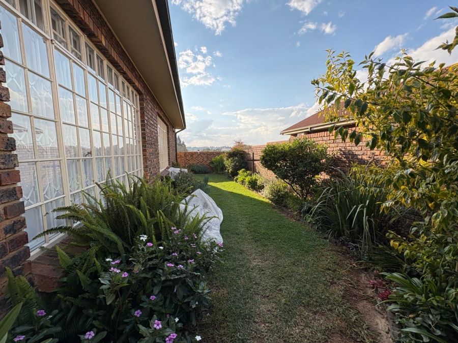 2 Bedroom Property for Sale in Three Rivers East Gauteng