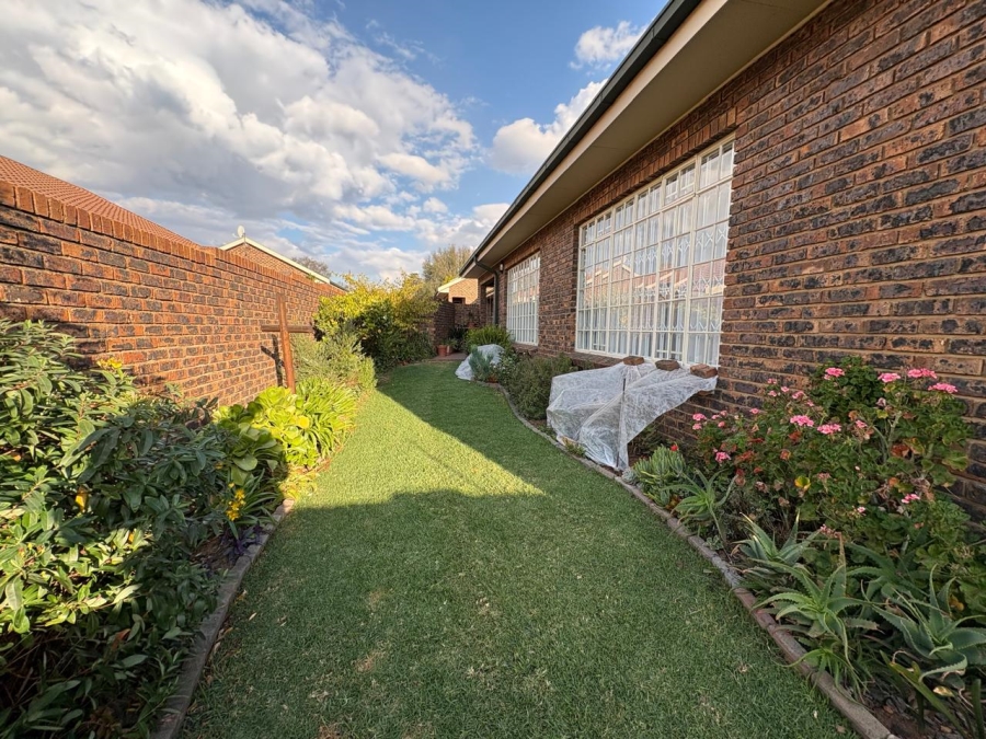 2 Bedroom Property for Sale in Three Rivers East Gauteng