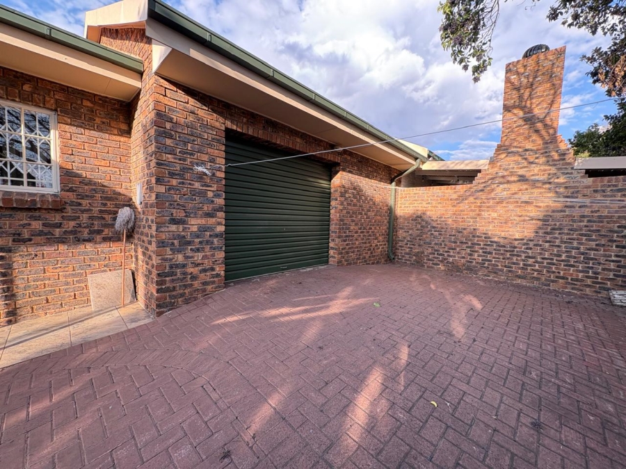 2 Bedroom Property for Sale in Three Rivers East Gauteng