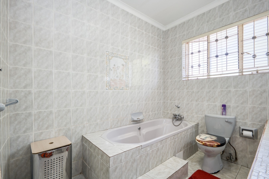 4 Bedroom Property for Sale in Bramley Park Gauteng