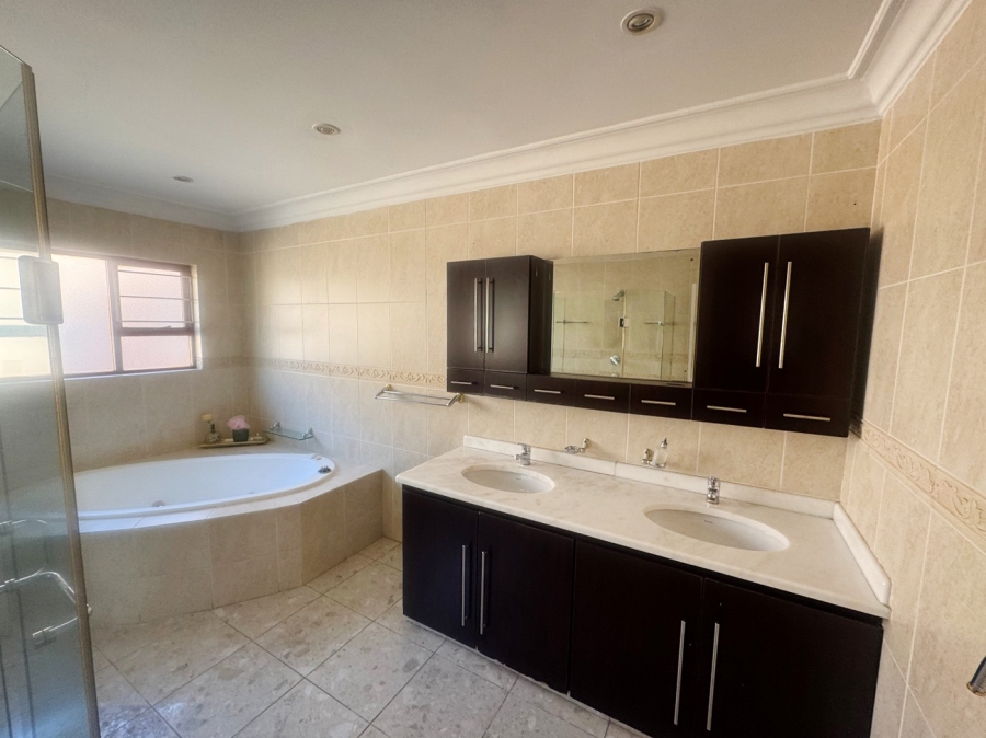 To Let 4 Bedroom Property for Rent in Hyde Park Gauteng
