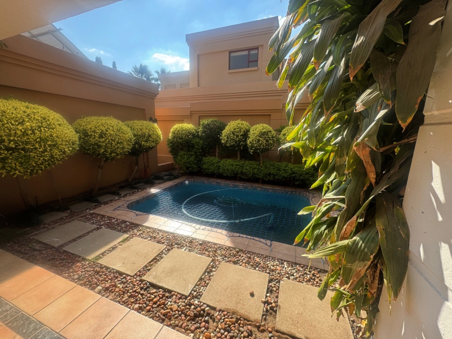 To Let 4 Bedroom Property for Rent in Hyde Park Gauteng