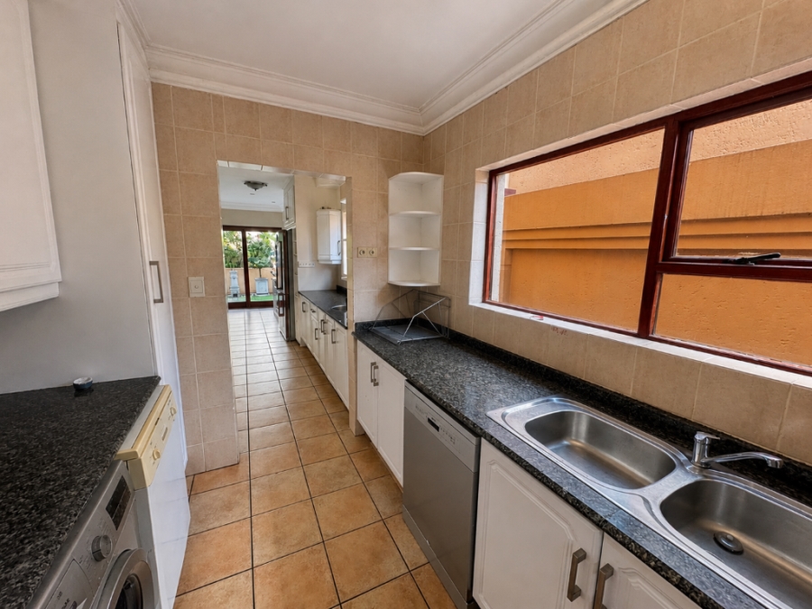 To Let 4 Bedroom Property for Rent in Hyde Park Gauteng
