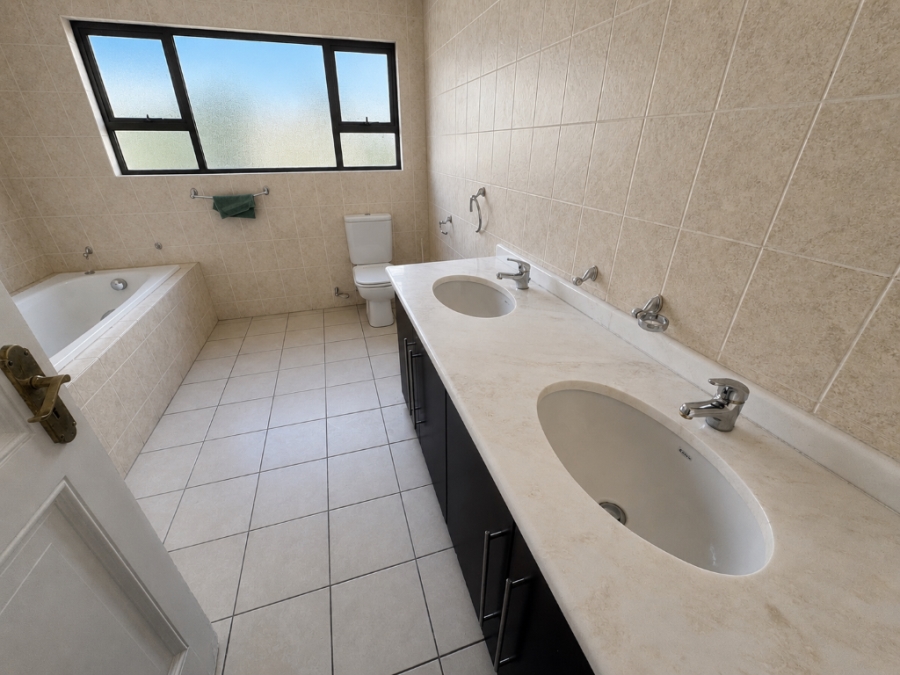 To Let 4 Bedroom Property for Rent in Hyde Park Gauteng