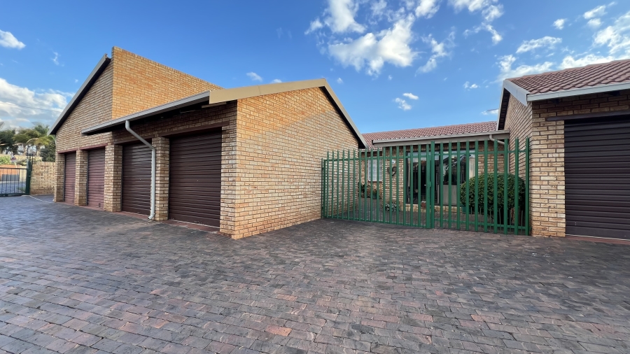 3 Bedroom Property for Sale in Noordheuwel Gauteng