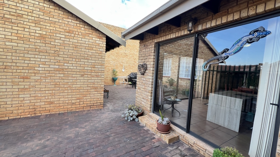 3 Bedroom Property for Sale in Noordheuwel Gauteng