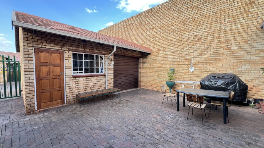 3 Bedroom Property for Sale in Noordheuwel Gauteng