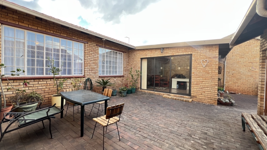 3 Bedroom Property for Sale in Noordheuwel Gauteng