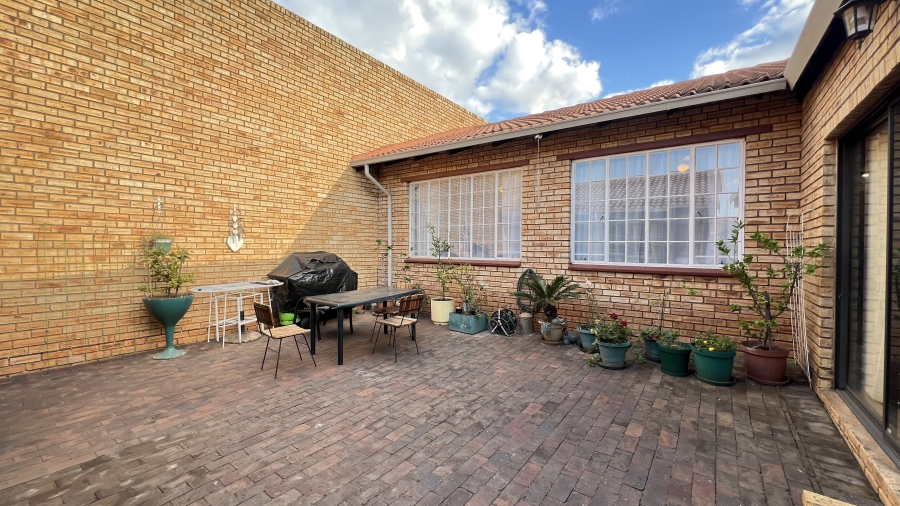 3 Bedroom Property for Sale in Noordheuwel Gauteng