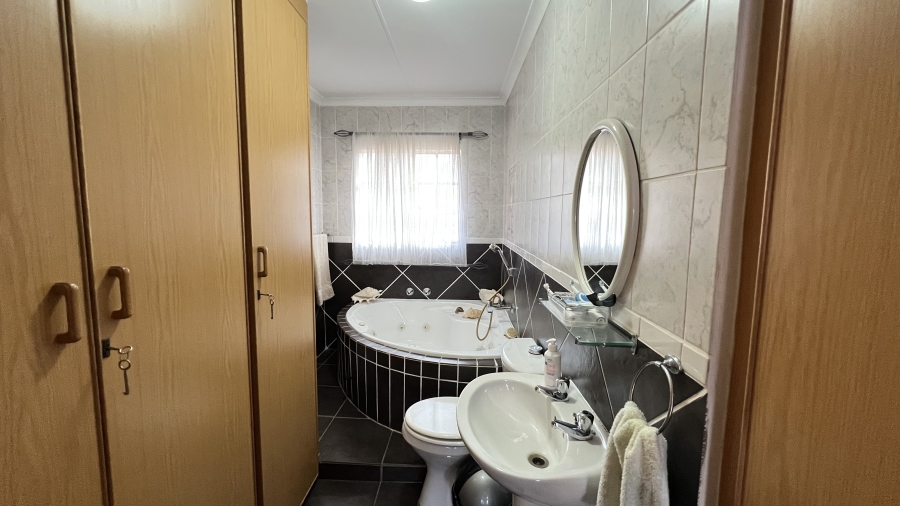 3 Bedroom Property for Sale in Noordheuwel Gauteng