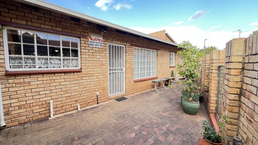 3 Bedroom Property for Sale in Noordheuwel Gauteng