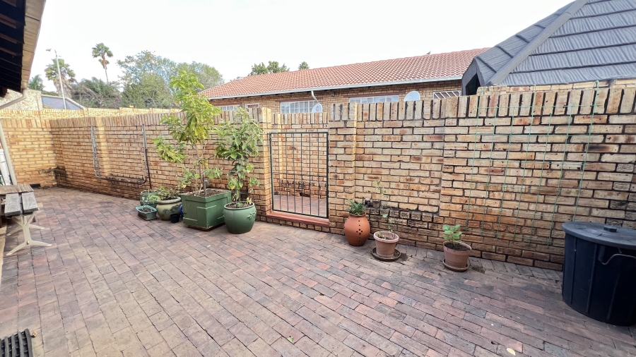 3 Bedroom Property for Sale in Noordheuwel Gauteng