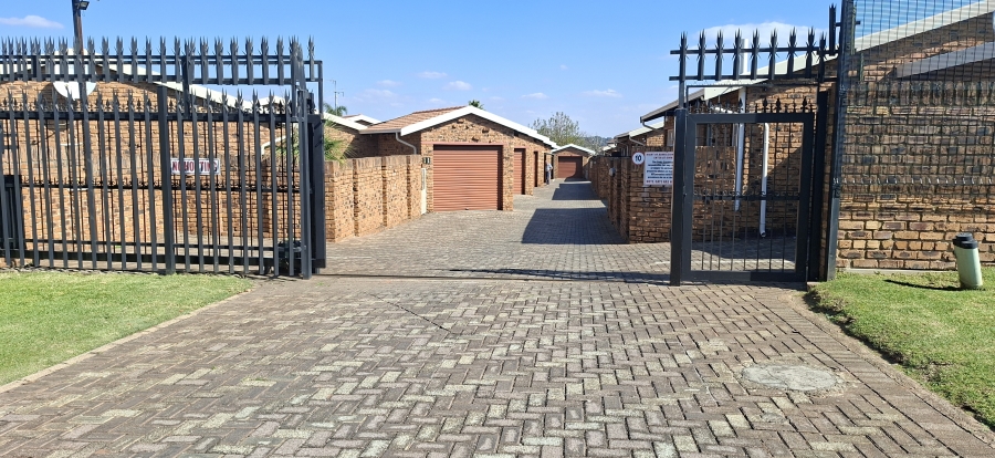 2 Bedroom Property for Sale in Krugersdorp North Gauteng