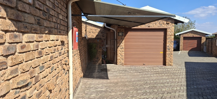 2 Bedroom Property for Sale in Krugersdorp North Gauteng