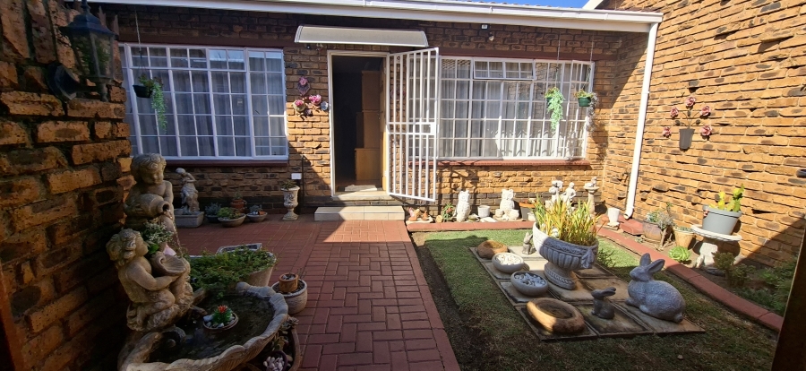 2 Bedroom Property for Sale in Krugersdorp North Gauteng
