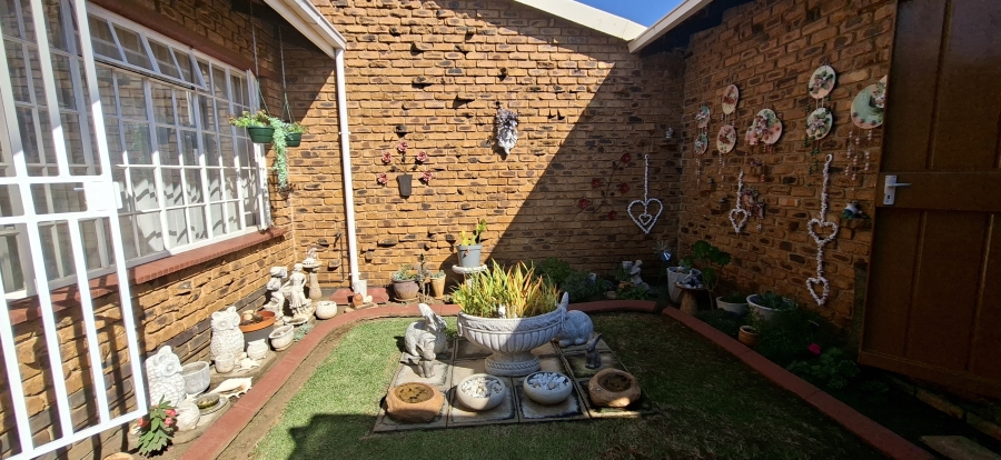 2 Bedroom Property for Sale in Krugersdorp North Gauteng