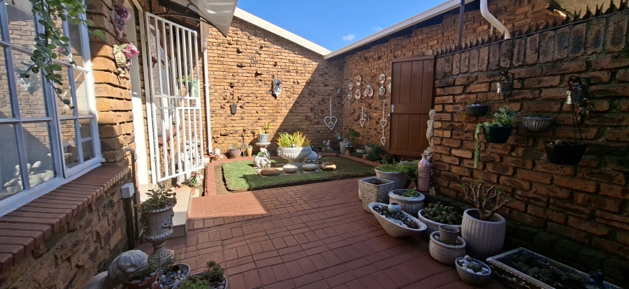 2 Bedroom Property for Sale in Krugersdorp North Gauteng