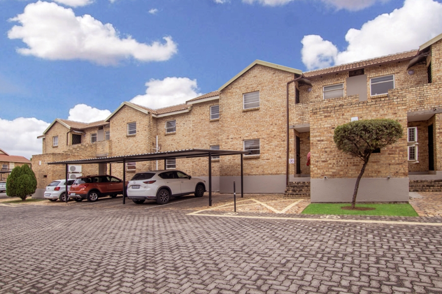 2 Bedroom Property for Sale in Honeypark Gauteng